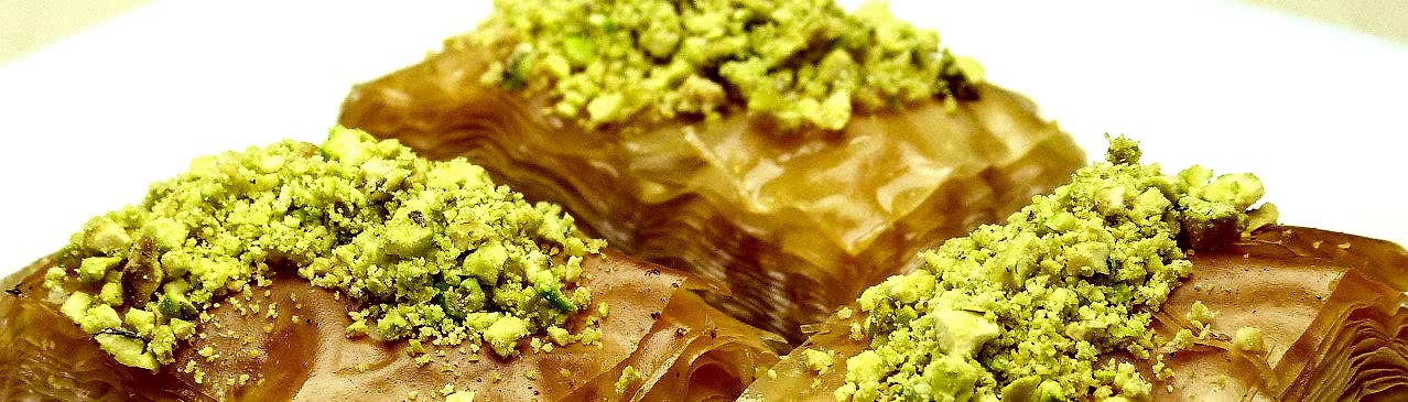Her zaman taze, lezzetli ve sağlıklı ekmek, pasta, tatlı çeşitleri ve unlu ürünlerimizi kendimiz üretip doğrudan satıyoruz